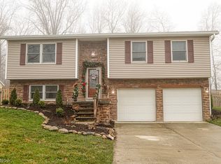 4462 Foresthill Rd, Stow, OH 44224