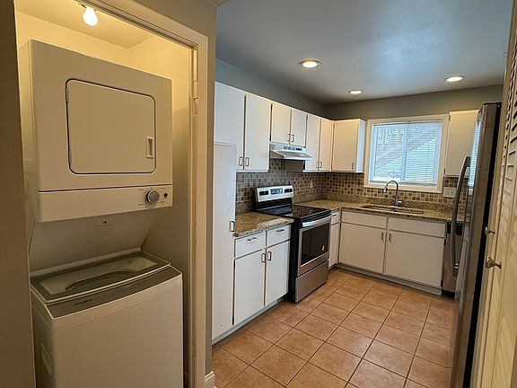 5th image of 1953 Conlon Ave SE