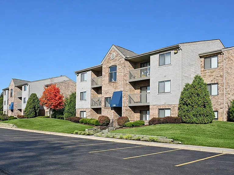 TIMBER RIDGE APARTMENTS — Photo 1