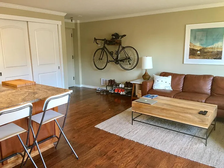 1300 University St #5B — Photo 3