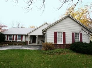 N79W15382 Goldenrod Dr, Menomonee Falls, WI 53051