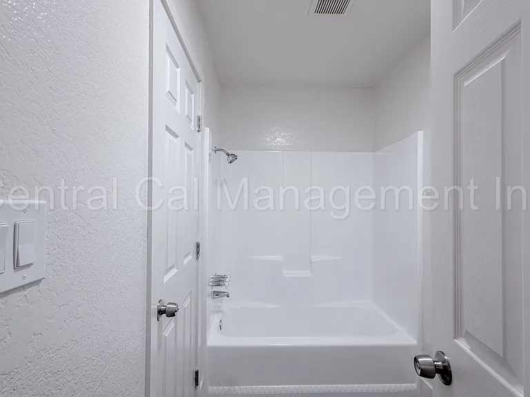 4648 Columbus St #A-J — Photo 16
