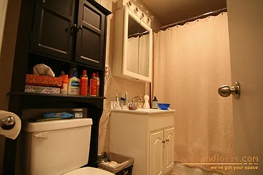 Rented by aptsandlofts.com