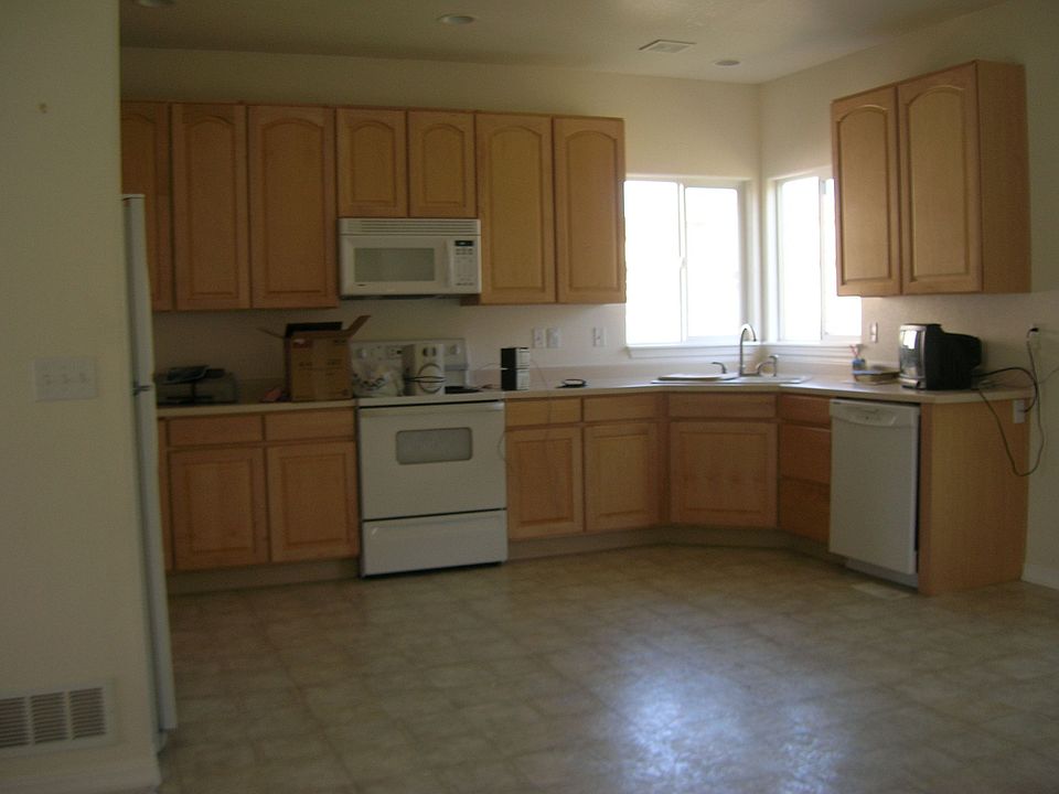 kitchen w/ large dining area