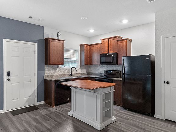 5th image of 1110 Highwood Ln