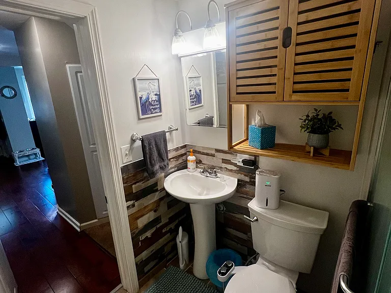 221 Blackstone Dr — Photo 5