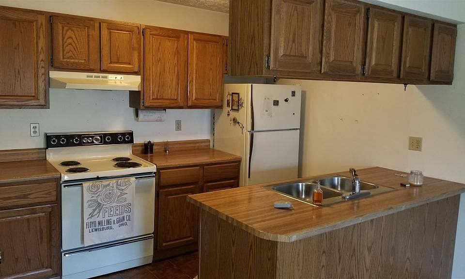 2nd image of 1220 Clarinet Blvd E #1220