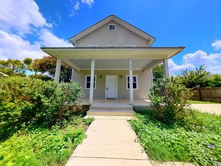 209 Jackman St — Photo 1