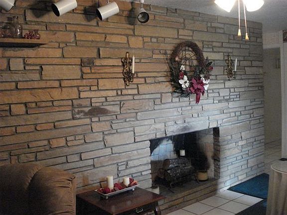TENNESEE SLATE WALL W/FIREPLACE IN LIVING AREA
