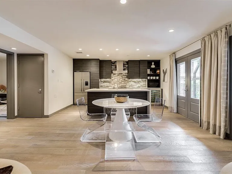 1410 Hyde Park Blvd #101 — Photo 7