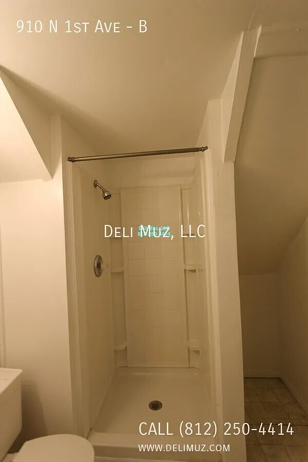 910 N 1st Ave Apt B — Photo 2