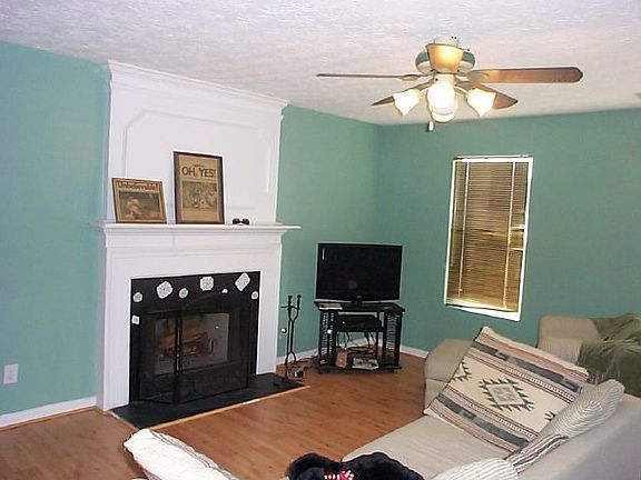 5th image of 4491 Thornwood Cres