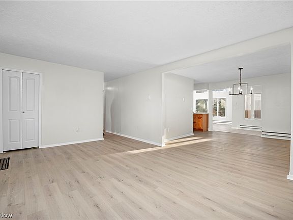 5th image of 401 Columbia Rd