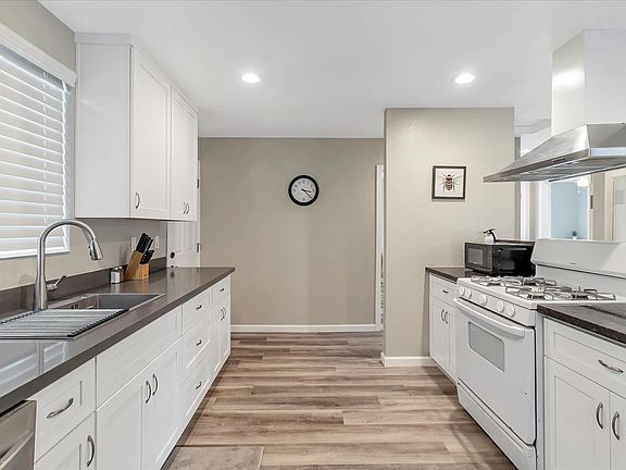 4th image of 160 Harrison Ave #D
