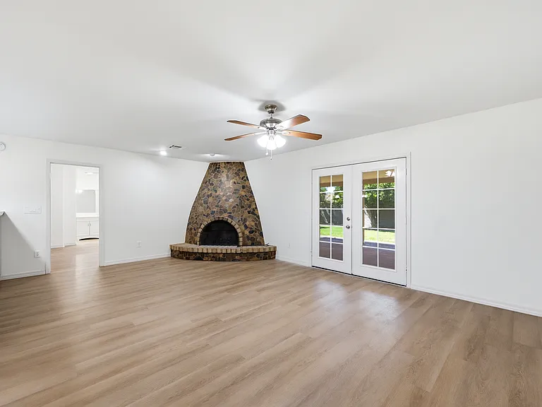 3902 W Surrey Ave — Photo 4