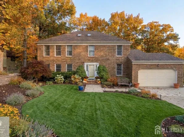 265 Edlys Ln, North Brunswick, NJ 08902