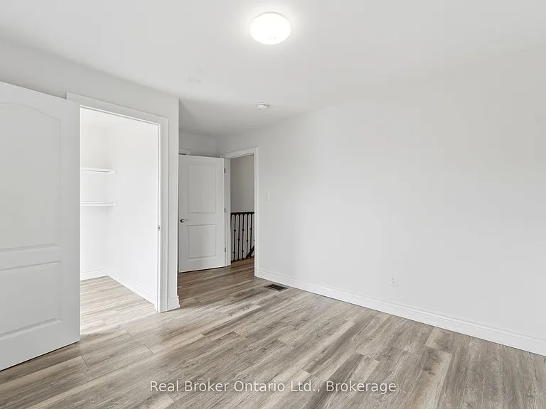 167 Rosslyn Ave N #UPPER — Photo 26