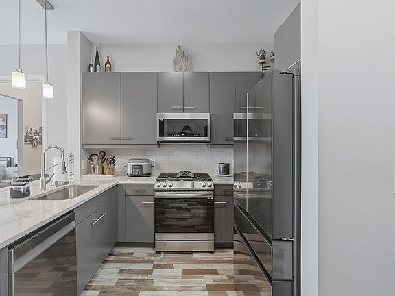 4th image of 200 Manufacturers Rd APT 232