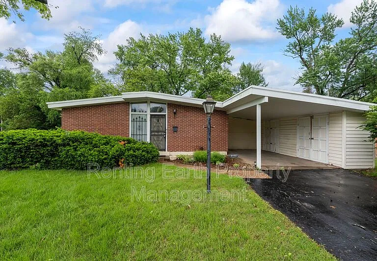 6452 Evergreen Blvd — Photo 1