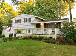 2 Apple Tree Ln, Liverpool, NY 13090