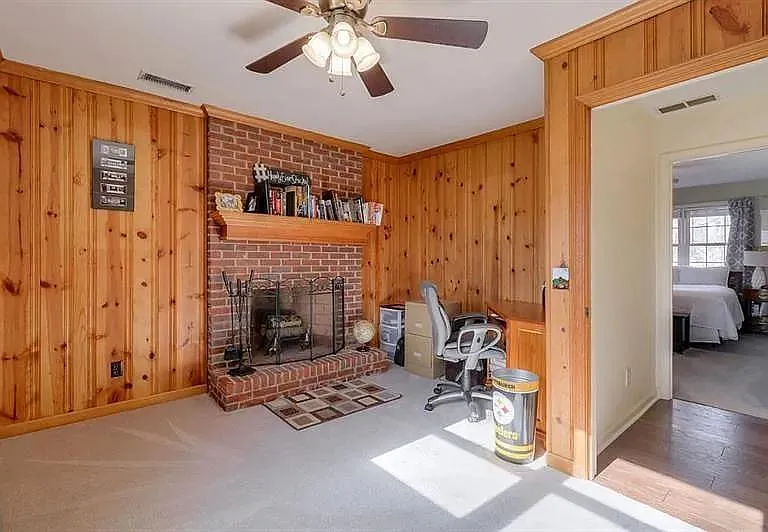 555 Greenland Rd — Photo 29