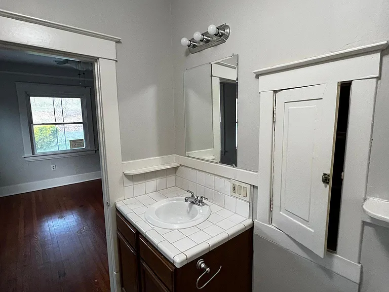 123 N Park St #UP — Photo 7
