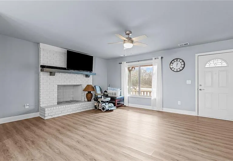 3685 Settingdown Rd — Photo 2