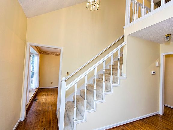 Stairs to 2nd Level