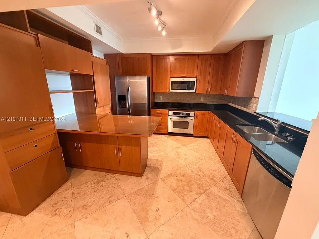 Aventura Marina Condo Num — Photo 2
