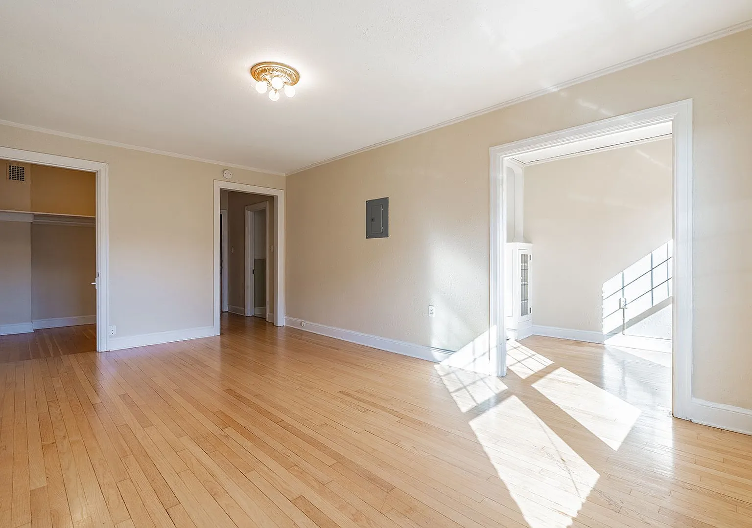 Roosevelt Apartments — Photo 2