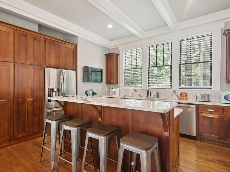 519 N Highland Ave NE — Photo 9