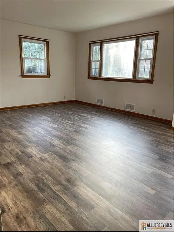 3 bed, 1.0 bath, 1172 sqft, $3,500 — Photo 2