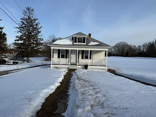 846 Pleasant St Photo 1