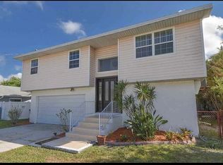 330 Crosswinds Dr, Palm Harbor, FL 34683