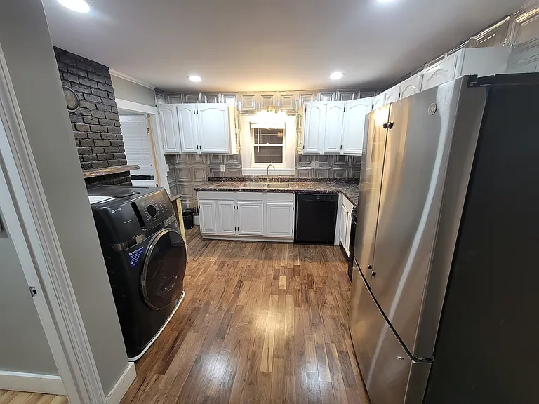 29 Foster St #1 — Photo 3