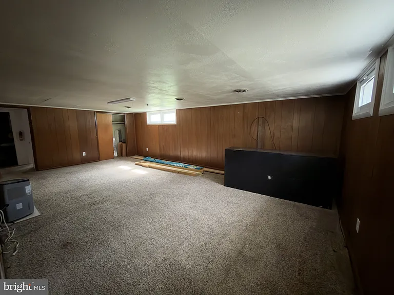 393 Phillips Ave — Photo 3
