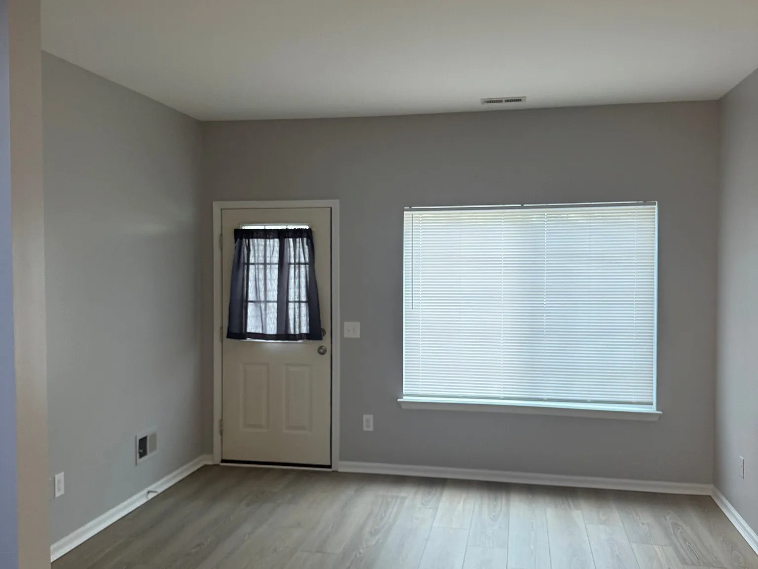 2 bed, 1.5 bath, 1078 sqft, $1,500 — Photo 2