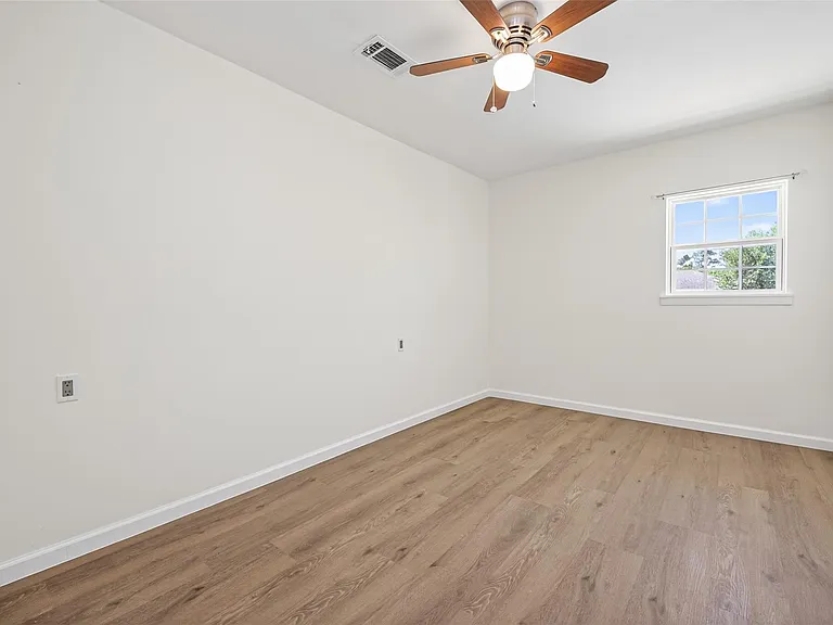 7950 Longridge Dr — Photo 19