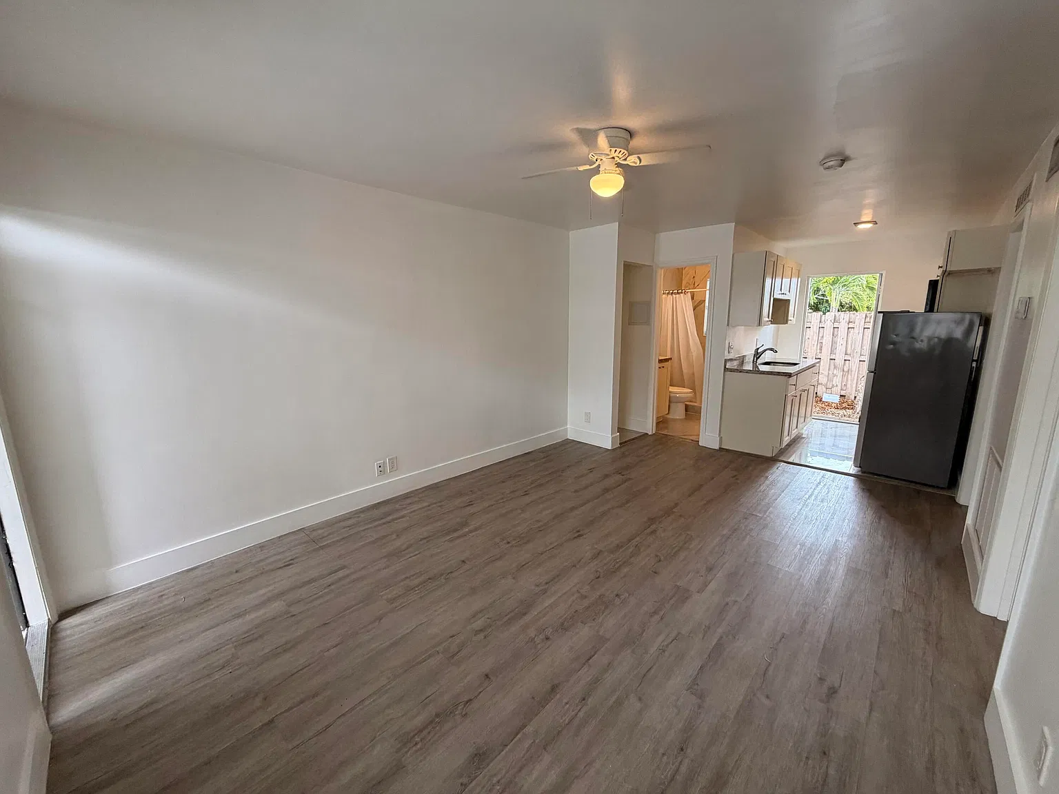 2 bed, 1.0 bath, 550 sqft, $1,900 — Photo 3