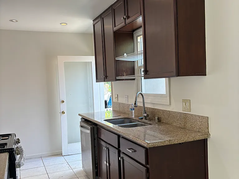 922 N Cedar St #1 — Photo 9