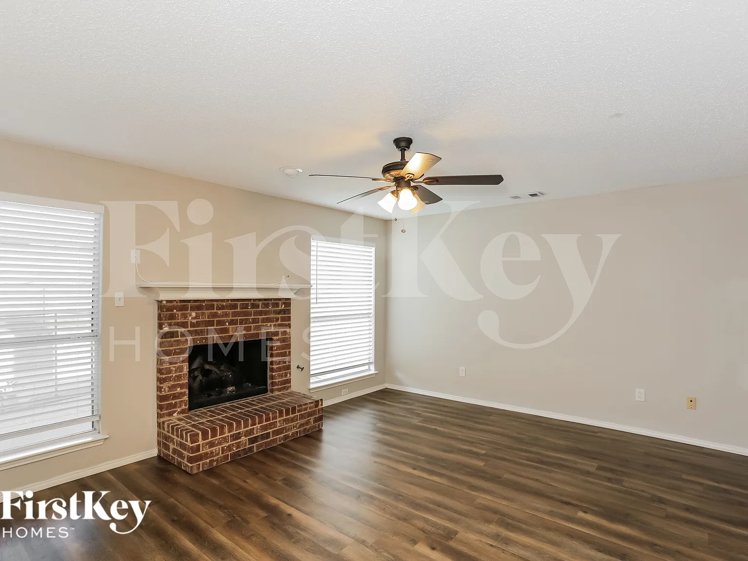 4 bed, 2.5 bath, 2332 sqft, $2,355 — Photo 3