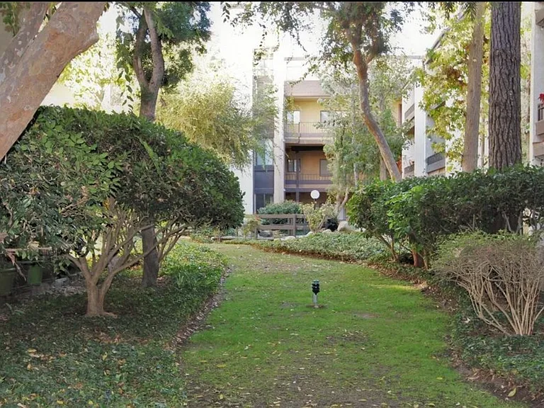 8707 Falmouth Ave #109 — Photo 12