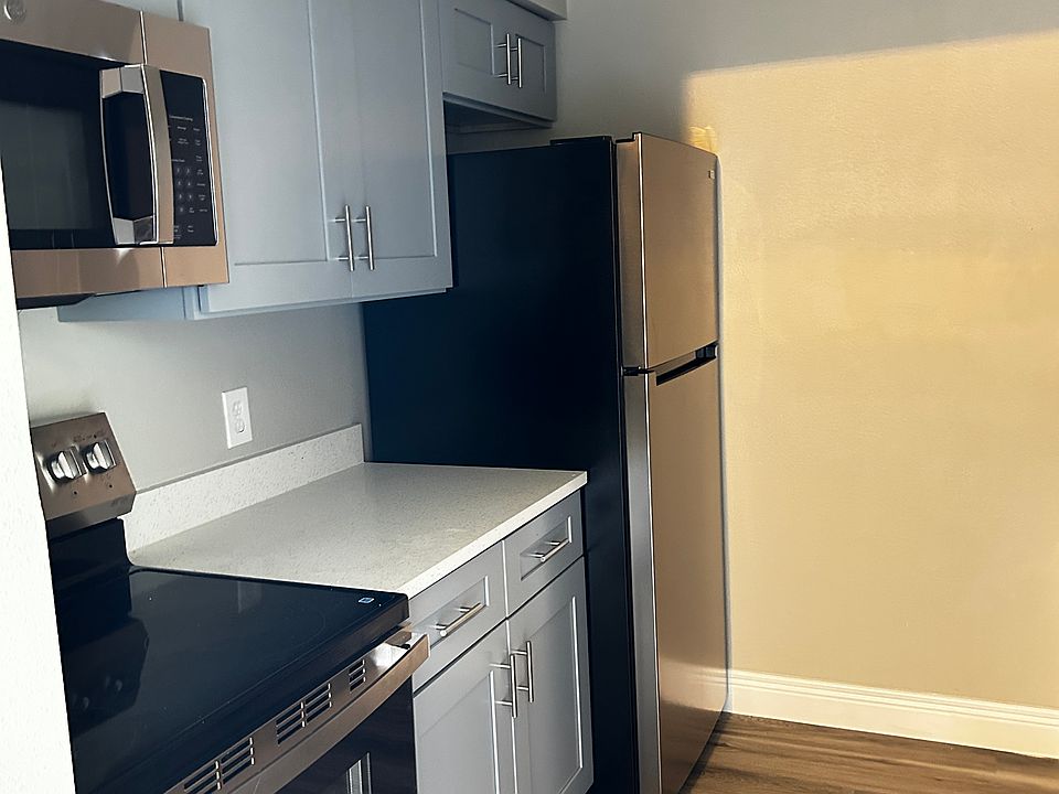 Kitchen back wall (the beige wall is just light reflected from the dining room in the picture, the whole wall is actually grey!)