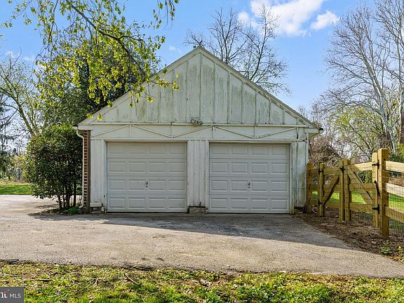 5th image of 931 Jones Rd