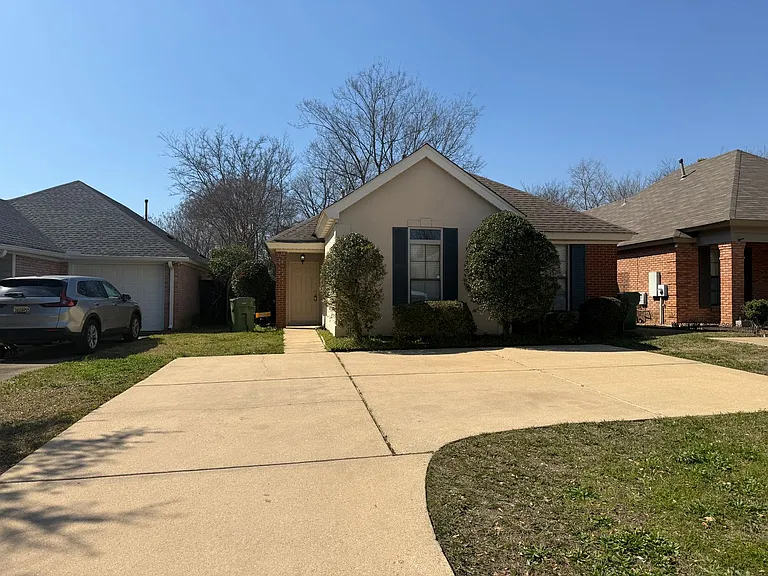 1944 Woodrun Dr — Photo 1