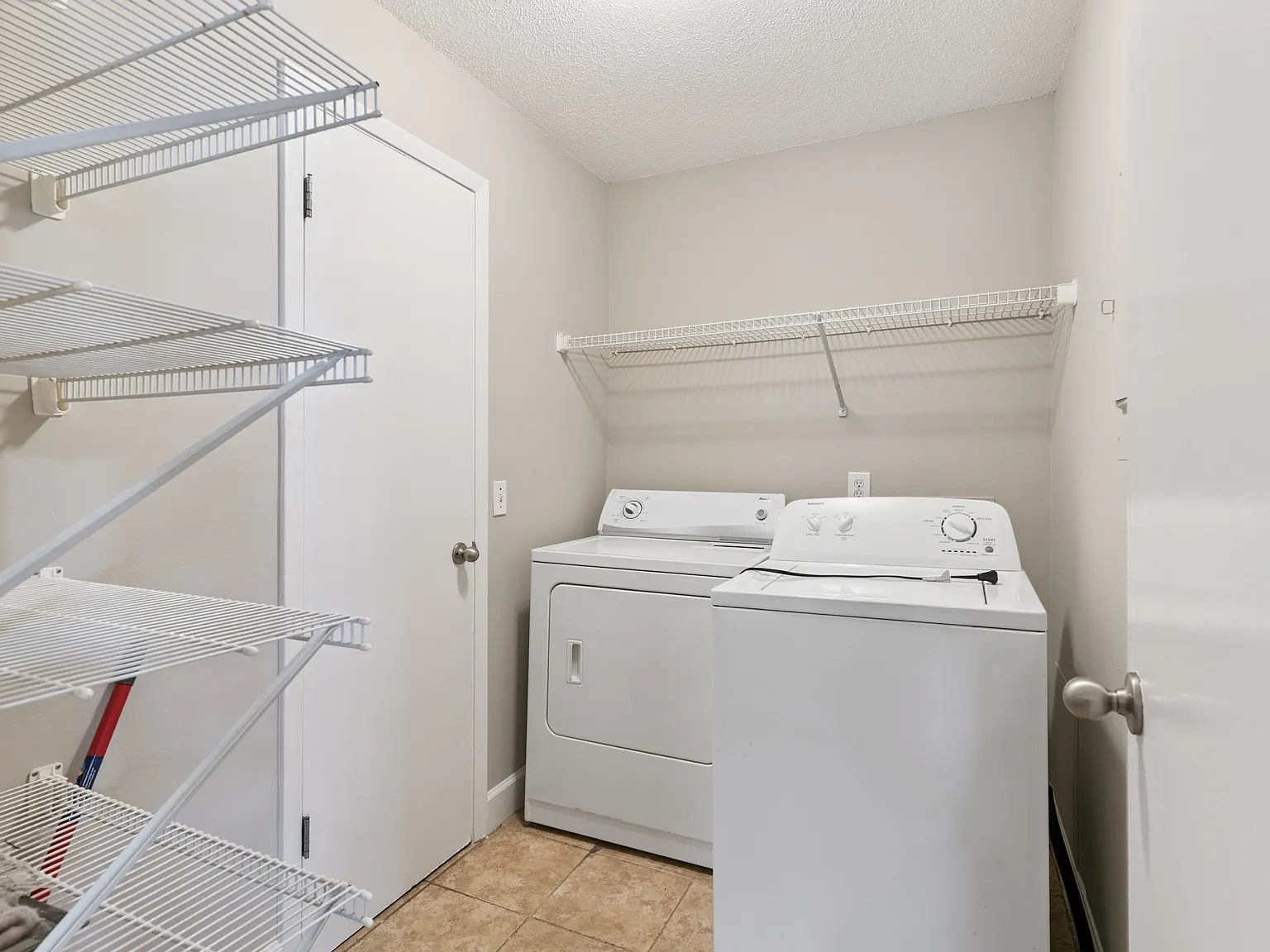 3 bed, 1200 sqft, $3,400 — Photo 4