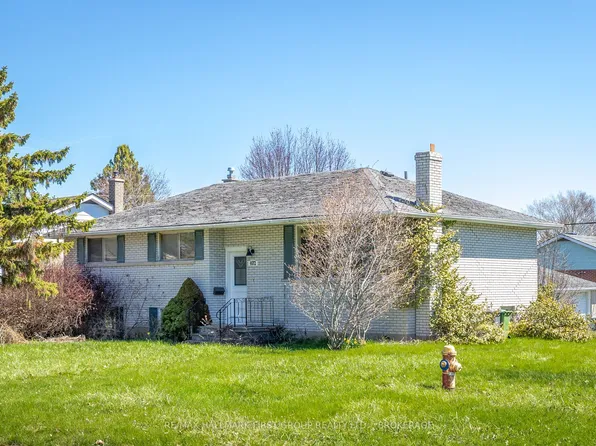 402 Parkview Dr, Kingston, ON K7M 4B3