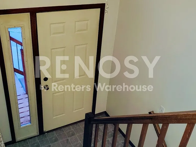 2323 Amberwood Dr — Photo 11