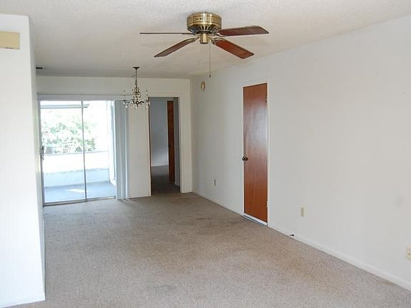 4th image of 2320 Talmadge Dr