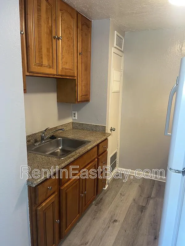 3 bed, 1.0 bath, 793 sqft, $1,850 — Photo 3
